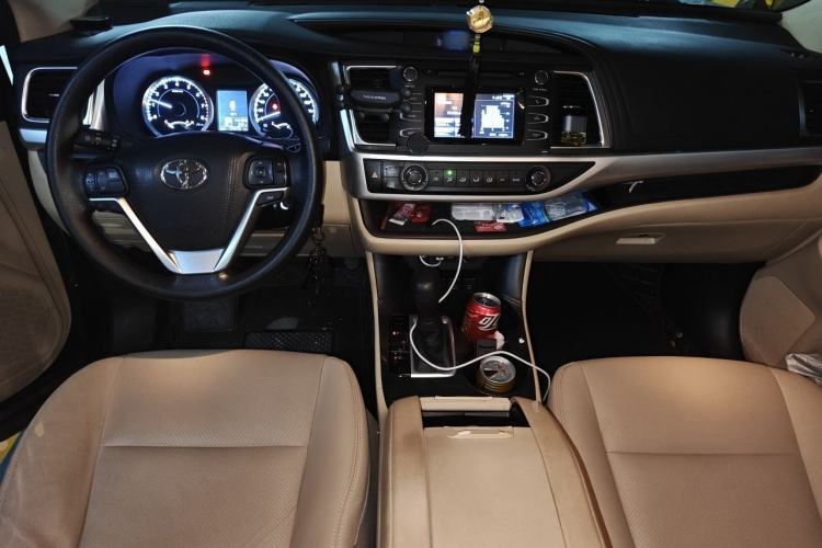 Used Toyota Highlander 2018 2.0T Four-Wheel Drive Elite Edition 7 Seats China V Standard Center Console