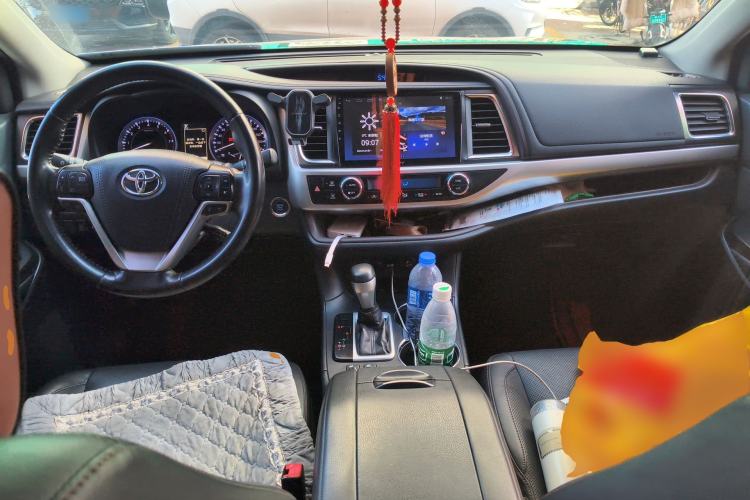 Used Toyota Highlander 2018 2.0T Four-Wheel Drive Luxury Edition 7 Seats China V Emission Standard Center Console