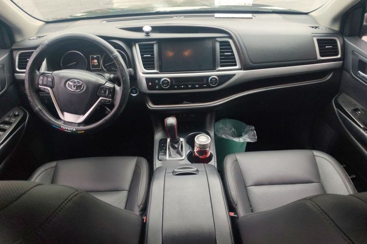 Used Toyota Highlander 2018 2.0T Four-Wheel Drive Prestige Version 7 Seats China V Emission Standard Center Console