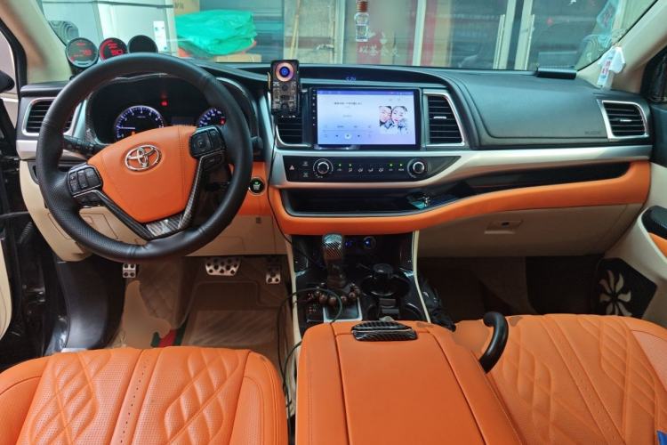 Used Toyota Highlander 2018 2.0T Four-Wheel Drive Elite Edition 7 Seats China V Standard Center Console