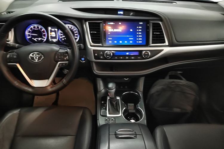 Used Toyota Highlander 2018 2.0T Four-Wheel Drive Prestige Version 7 Seats China VI Standard Center Console