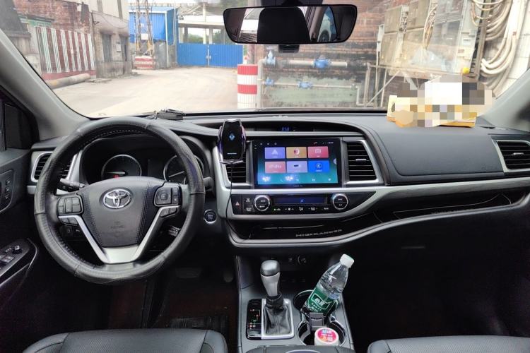 Used Toyota Highlander 2018 2.0T Four-Wheel Drive Supreme Edition 7-Seater China VI Center Console