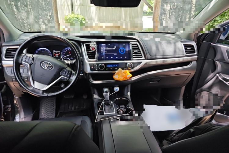 Used Toyota Highlander 2018 2.0T Four-Wheel Drive Supreme Edition 7-Seater China VI Center Console