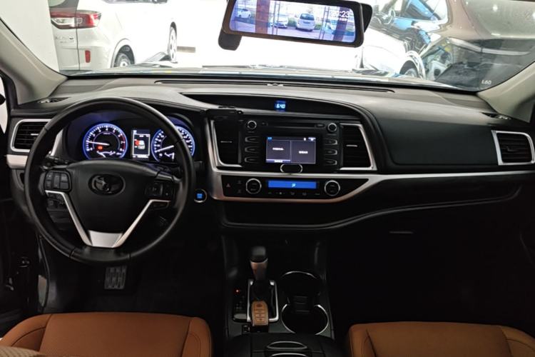 Used Toyota Highlander 2018 2.0T Four-Wheel Drive Knight Edition 7 Seats China VI Standard Center Console