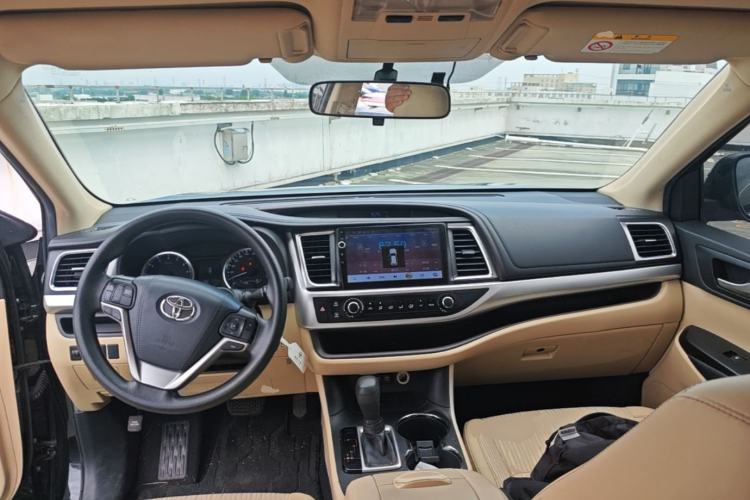 Used Toyota Highlander 2018 2.0T Two-Wheel Drive Elite Version 5 Seats China VI Standard Center Console