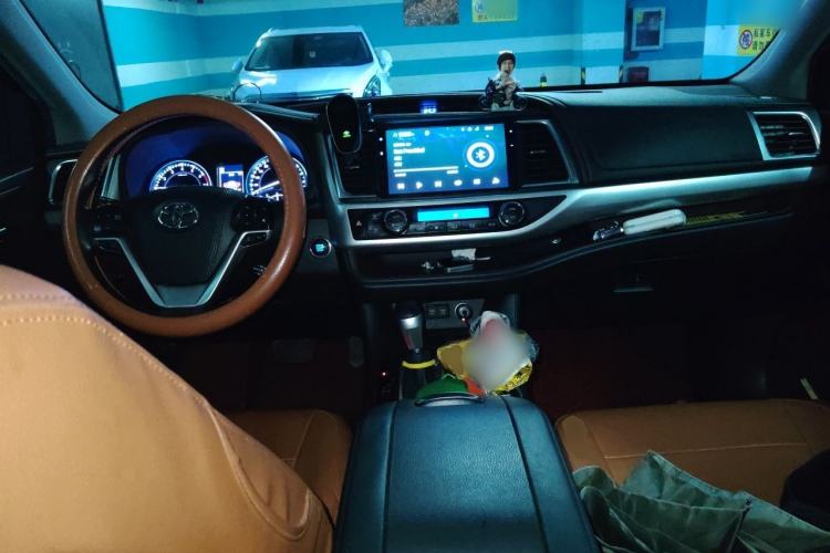 Used Toyota Highlander 2018 2.0T Four-Wheel Drive Prestige Version 7 Seats China VI Standard Center Console