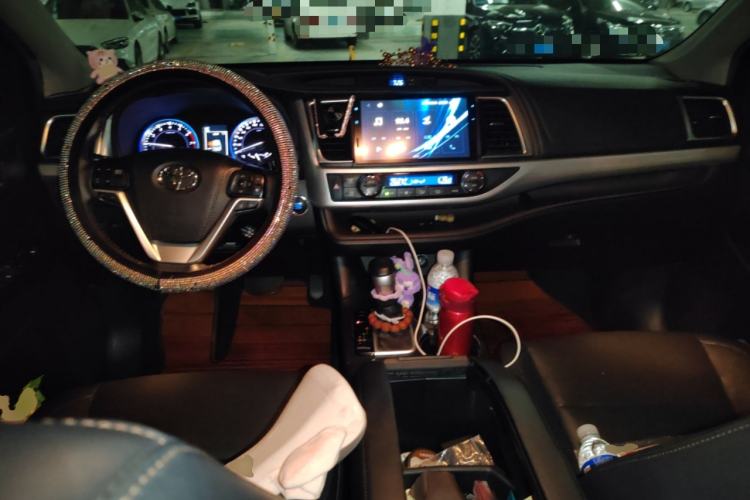 Used Toyota Highlander 2018 2.0T Four-Wheel Drive Prestige Version 7 Seats China V Emission Standard Center Console