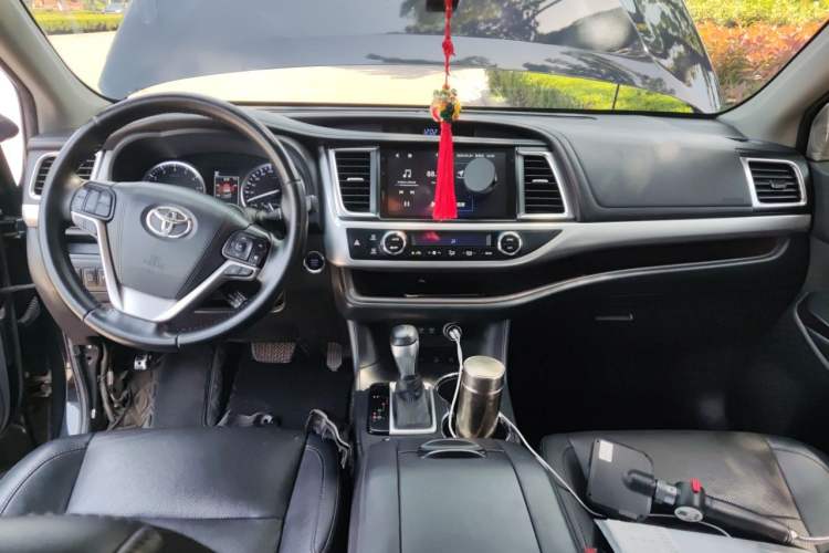 Used Toyota Highlander 2018 2.0T Four-Wheel Drive Prestige Version 7 Seats China VI Standard Center Console