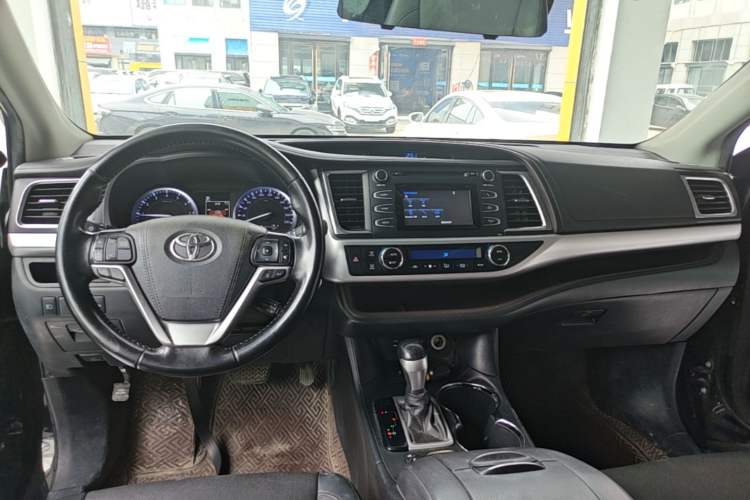 Used Toyota Highlander 2018 2.0T Four-Wheel Drive Luxury Version 7 Seats China VI Standard Center Console