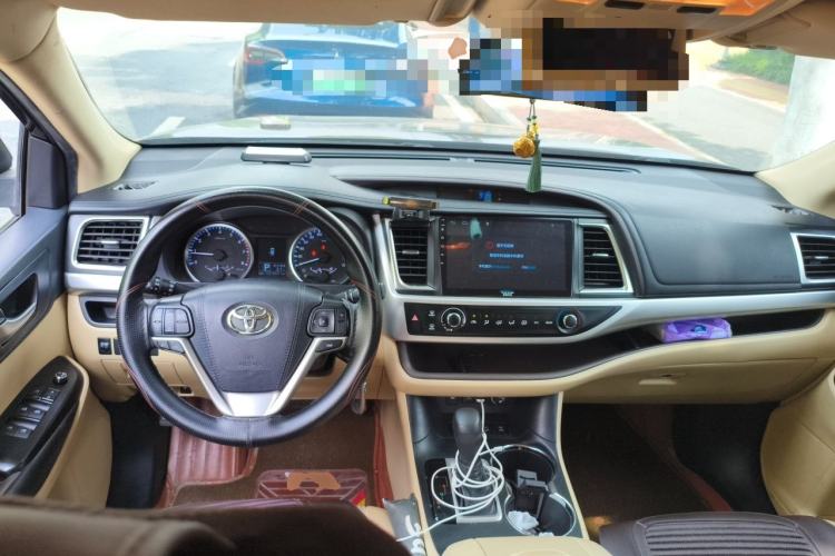 Used Toyota Highlander 2018 2.0T Four-Wheel Drive Elite Edition 7 Seats China VI Standard Center Console