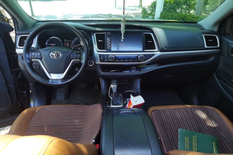 Used Toyota Highlander 2018 2.0T Four-Wheel Drive Knight Edition 7 Seats China VI Standard Center Console