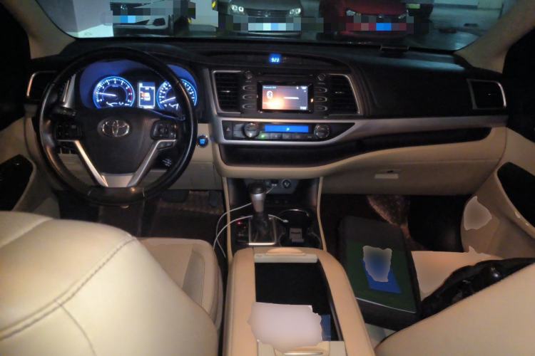 Used Toyota Highlander 2018 2.0T Four-Wheel Drive Luxury Edition 7 Seats China V Emission Standard Center Console