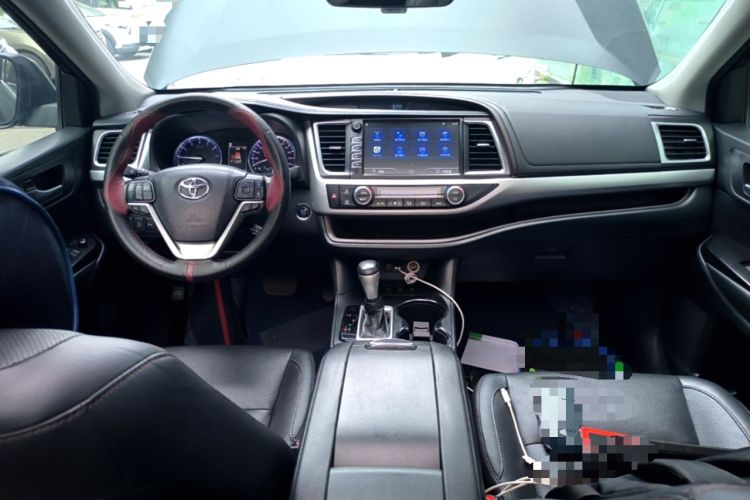 Used Toyota Highlander 2018 2.0T Four-Wheel Drive Luxury Version 7 Seats China VI Standard Center Console