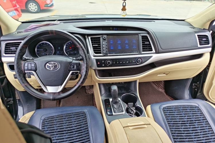 Used Toyota Highlander 2018 2.0T Two-Wheel Drive Elite Version 5 Seats China VI Standard Center Console