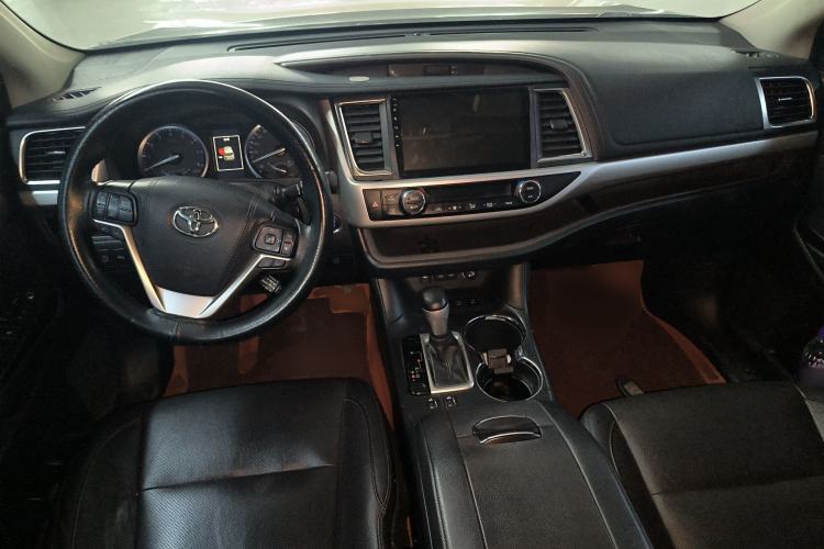 Used Toyota Highlander 2018 2.0T Four-Wheel Drive Luxury Edition 7 Seats China V Emission Standard Center Console