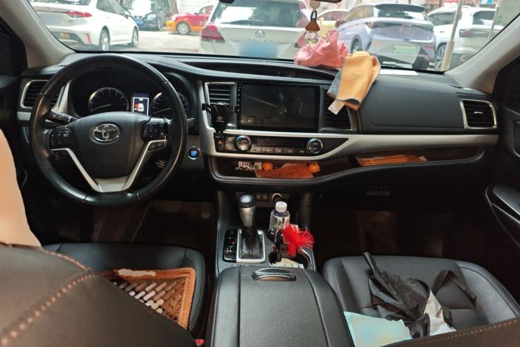 Used Toyota Highlander 2018 2.0T Four-Wheel Drive Luxury Version 7 Seats China VI Standard Center Console