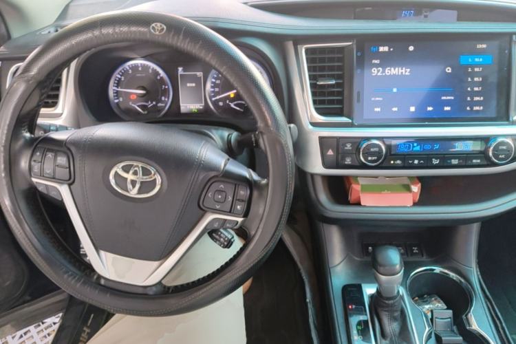 Used Toyota Highlander 2018 2.0T Four-Wheel Drive Prestige Version 7 Seats China VI Standard Center Console