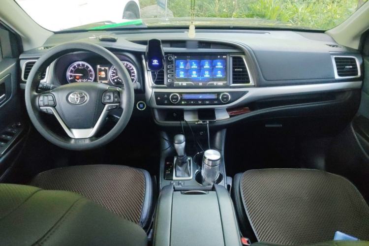Used Toyota Highlander 2018 2.0T Four-Wheel Drive Luxury Version 7 Seats China VI Standard Center Console