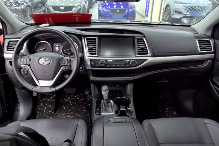 Used Toyota Highlander 2018 2.0T Four-Wheel Drive Prestige Version 7 Seats China VI Standard Center Console