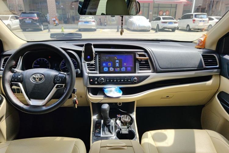 Used Toyota Highlander 2018 2.0T Two-Wheel Drive Elite Edition 7 Seats Emission Standard China V Center Console