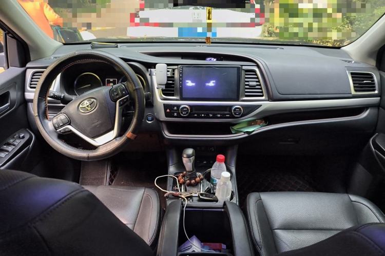 Used Toyota Highlander 2018 2.0T Four-Wheel Drive Luxury Edition 7 Seats China V Emission Standard Center Console