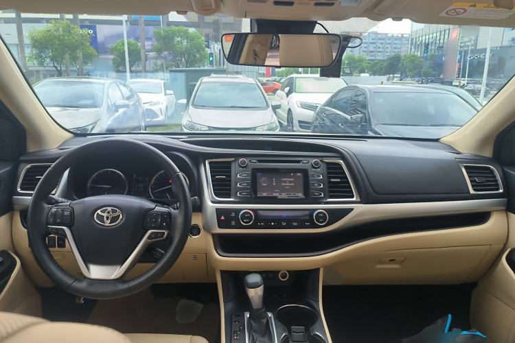 Used Toyota Highlander 2018 2.0T Four-Wheel Drive Luxury Version 7 Seats China VI Standard Center Console
