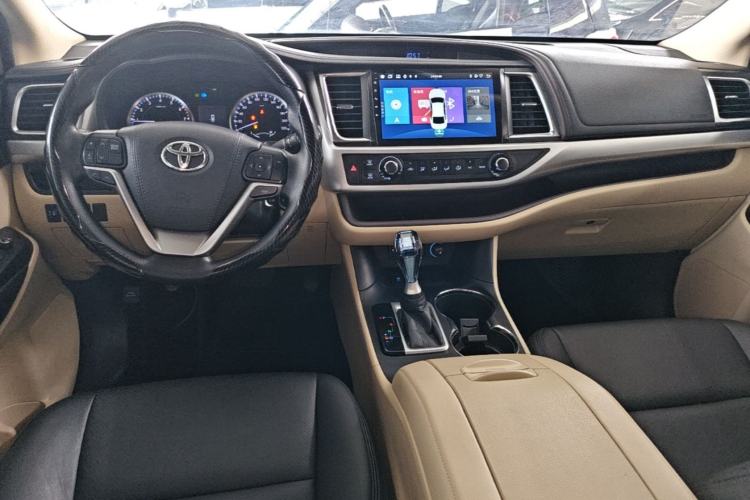 Used Toyota Highlander 2018 2.0T Two-Wheel Drive Elite Version 5 Seats China VI Standard Center Console