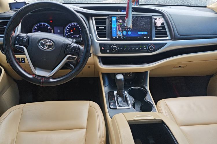Used Toyota Highlander 2018 2.0T Four-Wheel Drive Elite Edition 7 Seats China VI Standard Center Console