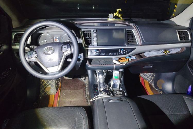 Used Toyota Highlander 2018 2.0T Four-Wheel Drive Luxury Edition 7 Seats China V Emission Standard Center Console