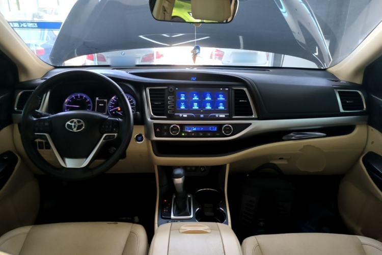 Used Toyota Highlander 2018 2.0T Four-Wheel Drive Luxury Version 7 Seats China VI Standard Center Console