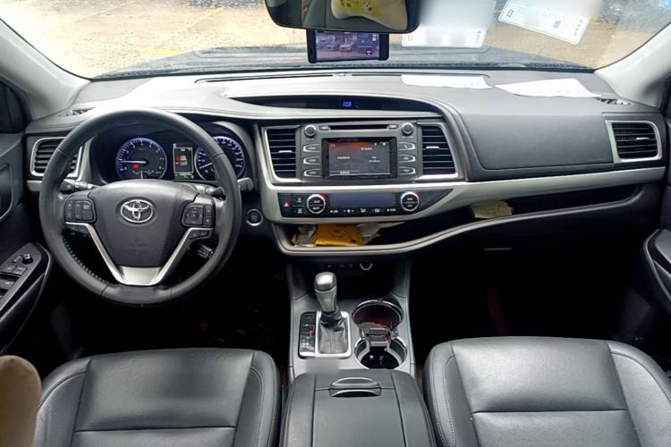 Used Toyota Highlander 2018 2.0T Four-Wheel Drive Luxury Version 7 Seats China VI Standard Center Console