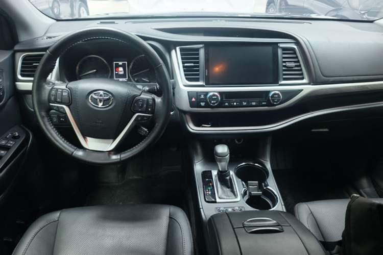Used Toyota Highlander 2018 2.0T Four-Wheel Drive Supreme Edition 7-Seater China VI Center Console