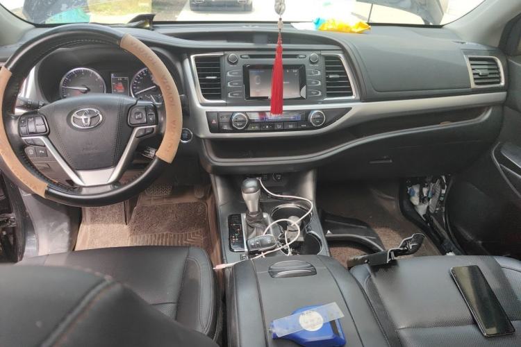 Used Toyota Highlander 2018 2.0T Four-Wheel Drive Luxury Version 7 Seats China VI Standard Center Console