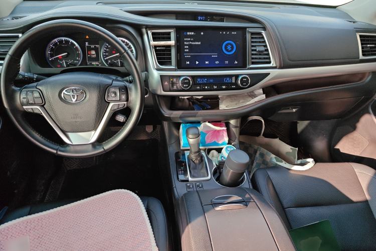 Used Toyota Highlander 2018 2.0T Four-Wheel Drive Prestige Version 7 Seats China VI Standard Center Console