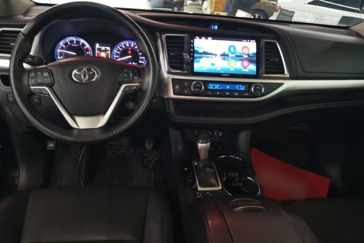 Used Toyota Highlander 2018 2.0T Four-Wheel Drive Luxury Edition 7 Seats China V Emission Standard Center Console