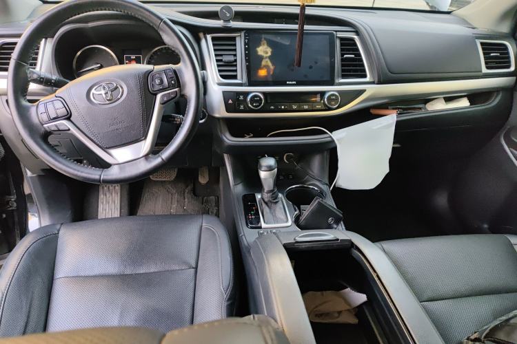 Used Toyota Highlander 2018 2.0T Four-Wheel Drive Luxury Version 7 Seats China VI Standard Center Console