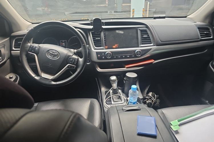 Used Toyota Highlander 2018 2.0T Four-Wheel Drive Luxury Version 7 Seats China VI Standard Center Console