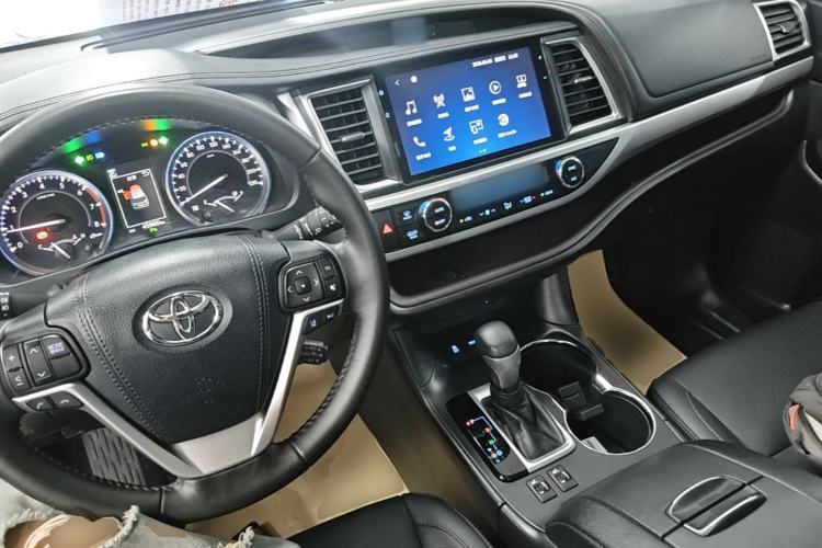 Used Toyota Highlander 2018 2.0T Four-Wheel Drive Prestige Version 7 Seats China VI Standard Center Console