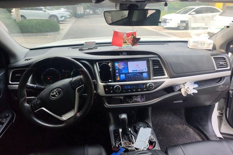 Used Toyota Highlander 2018 2.0T Four-Wheel Drive Luxury Version 7 Seats China VI Standard Center Console