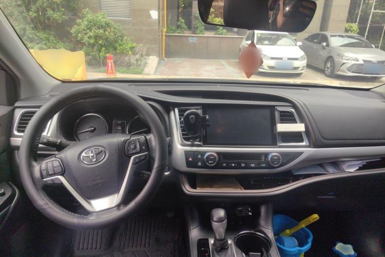 Used Toyota Highlander 2018 2.0T Four-Wheel Drive Prestige Version 7 Seats China VI Standard Center Console
