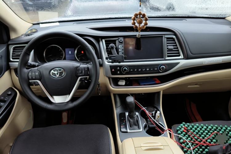 Used Toyota Highlander 2018 2.0T Four-Wheel Drive Elite Edition 7 Seats China VI Standard Center Console