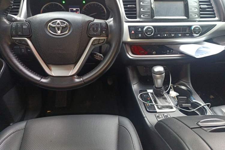 Used Toyota Highlander 2018 2.0T Four-Wheel Drive Luxury Version 7 Seats China VI Standard Center Console