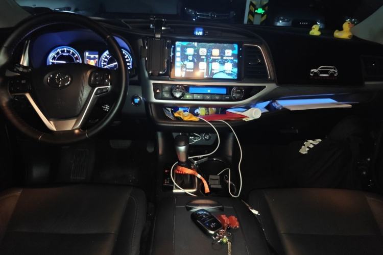 Used Toyota Highlander 2018 2.0T Four-Wheel Drive Supreme Edition 7-Seater China VI Center Console