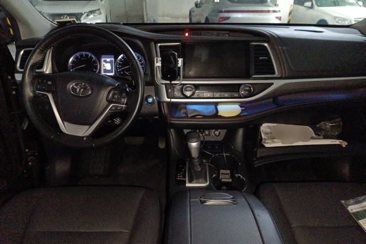 Used Toyota Highlander 2018 2.0T Four-Wheel Drive Supreme Edition 7-Seater China VI Center Console