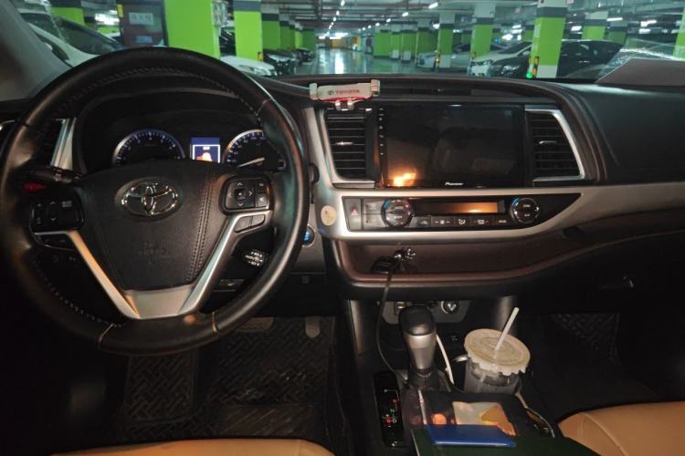 Used Toyota Highlander 2018 2.0T Four-Wheel Drive Luxury Version 7 Seats China VI Standard Center Console