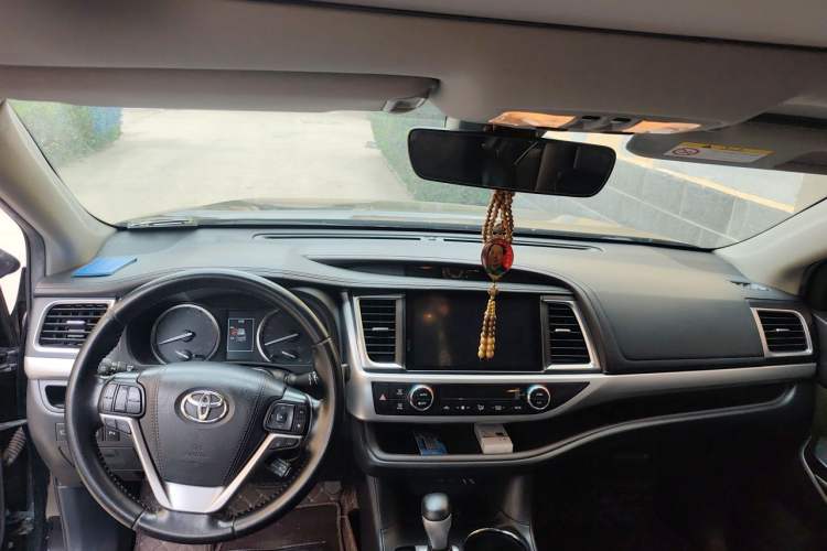 Used Toyota Highlander 2018 2.0T Four-Wheel Drive Prestige Version 7 Seats China VI Standard Center Console