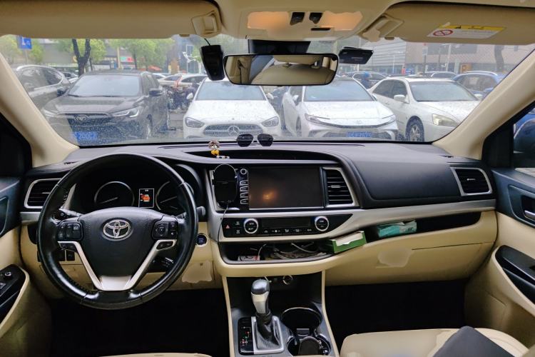 Used Toyota Highlander 2018 2.0T Four-Wheel Drive Luxury Version 7 Seats China VI Standard Center Console