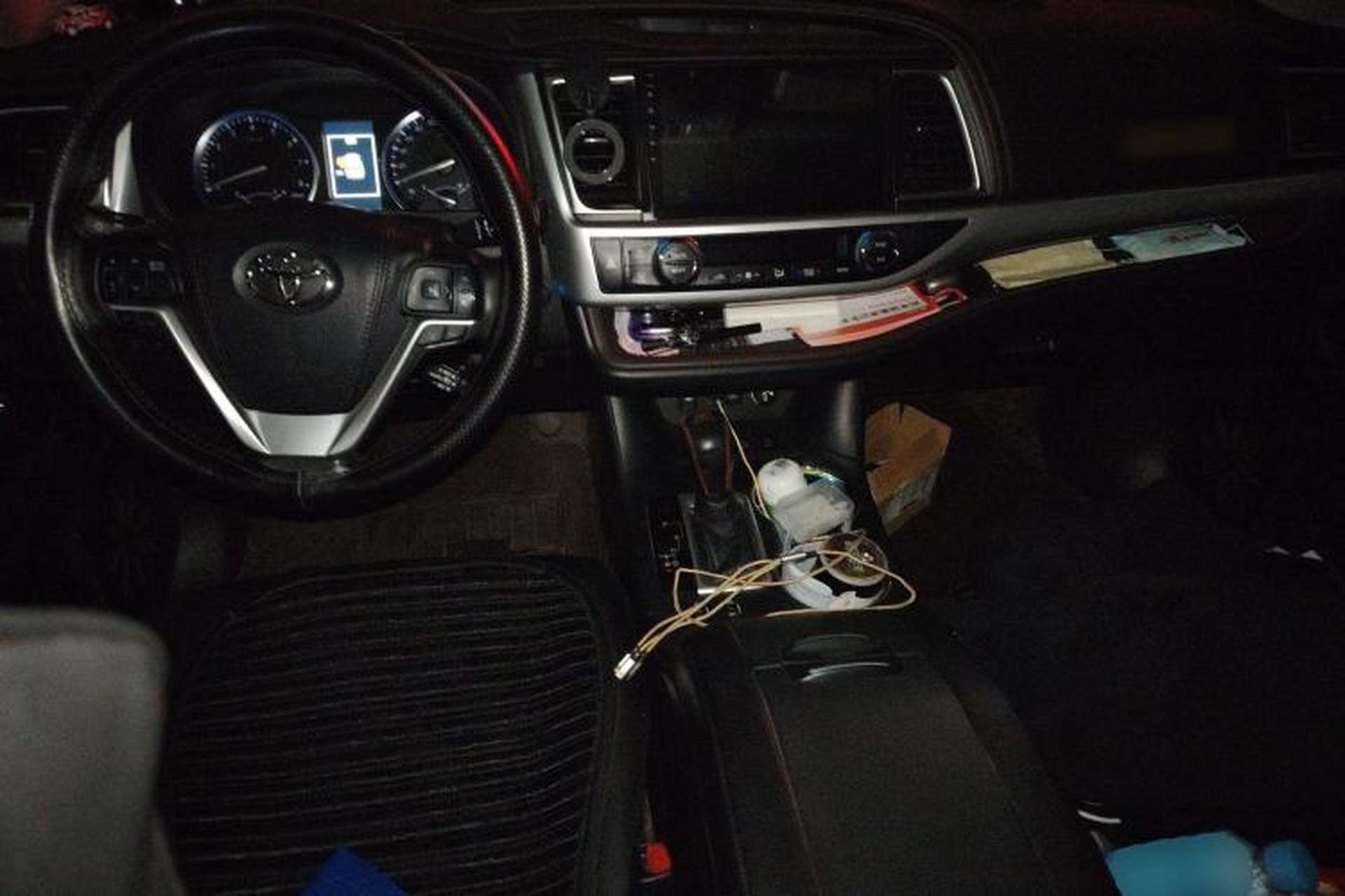 Used Toyota Highlander 2018 2.0T Four-Wheel Drive Luxury Version 7 Seats China VI Standard Center Console