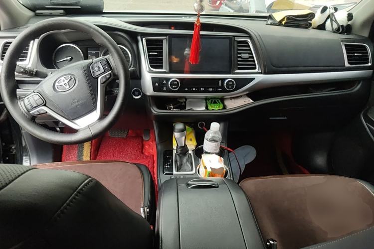 Used Toyota Highlander 2018 2.0T Four-Wheel Drive Luxury Edition 7 Seats China V Emission Standard Center Console