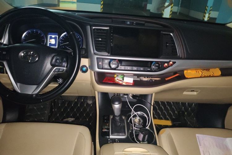 Used Toyota Highlander 2018 2.0T Four-Wheel Drive Luxury Version 7 Seats China VI Standard Center Console